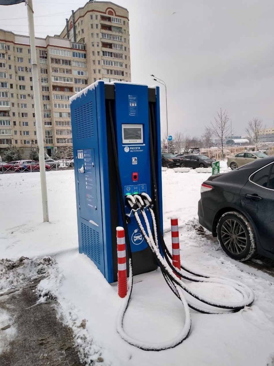 Шесть новых электрозаправок установили в Петербурге 